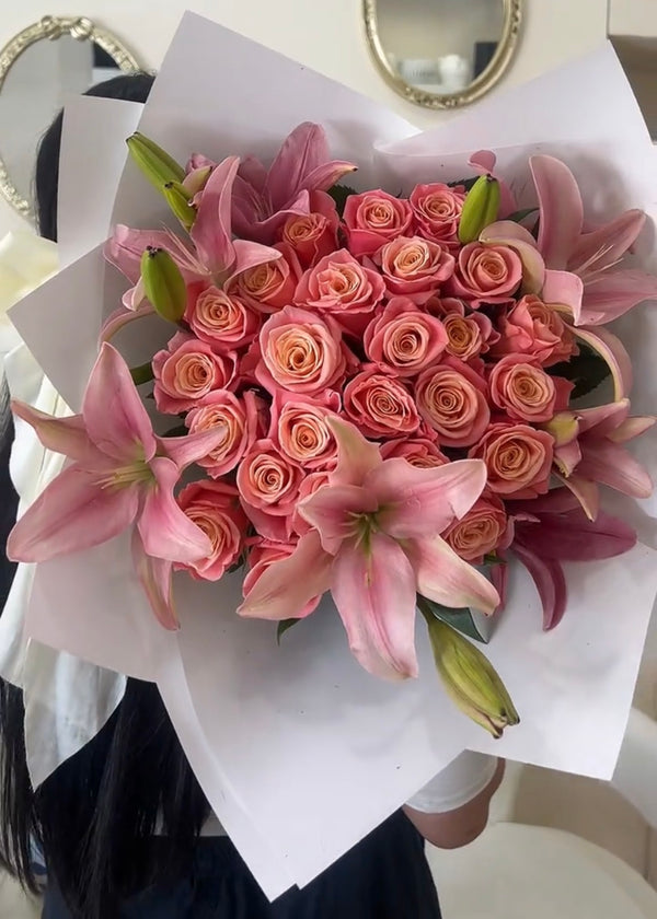 Blushing Pink Buchón Bouquet